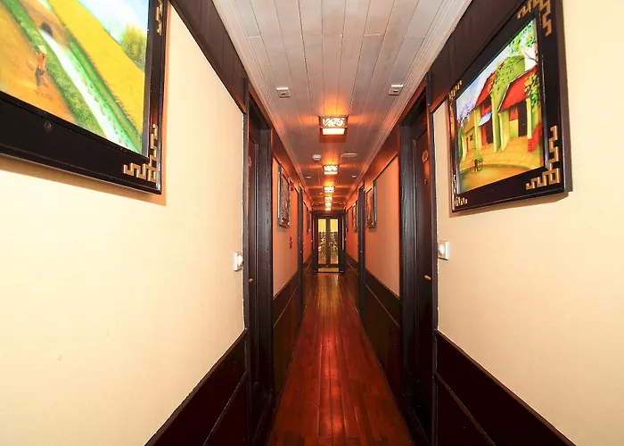 Glory Cruise Hotel 3*